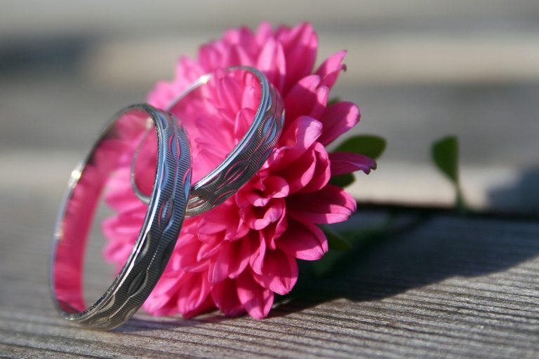 Accessoirisez vos doigts avec la bague fleur