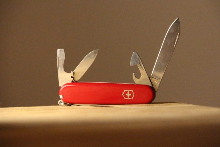 couteau de poche artisanal parfait pour votre prochaine aventure